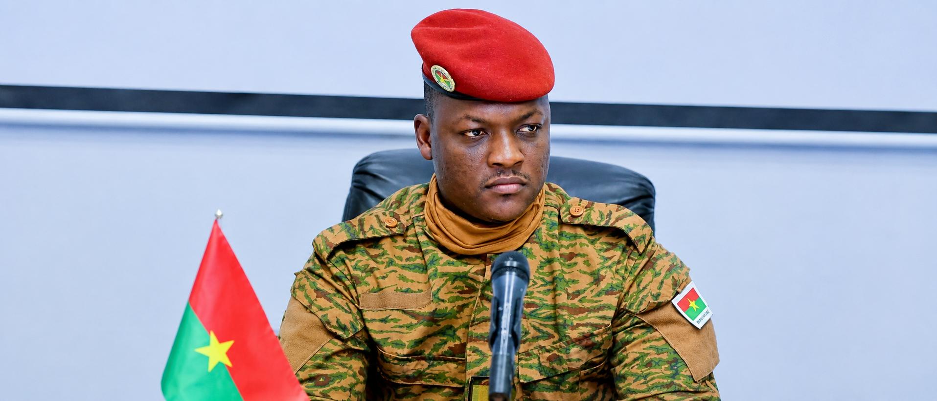 Ibrahim Traoré : comment la peur mine la cohésion de l&rsquo;armée burkinabè