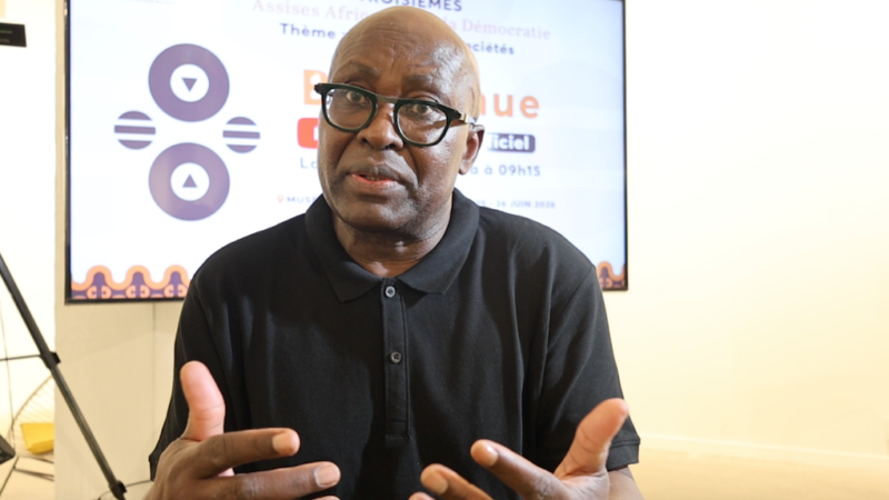 Philosophie africaine : Achille Mbembe dénonce l&rsquo;absence de démocratie réelle