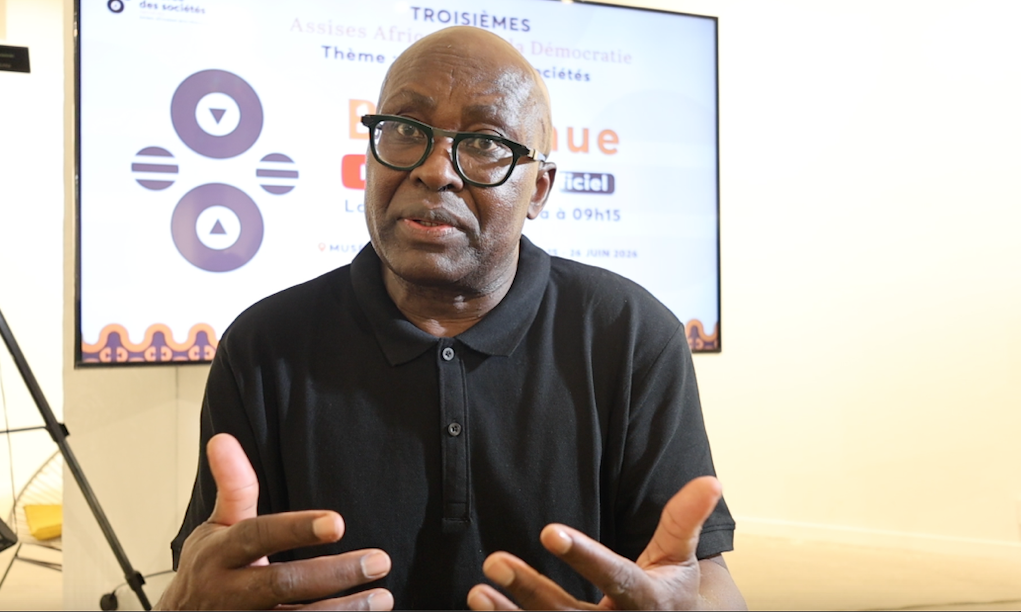 Philosophie africaine : Achille Mbembe dénonce l&rsquo;absence de démocratie réelle