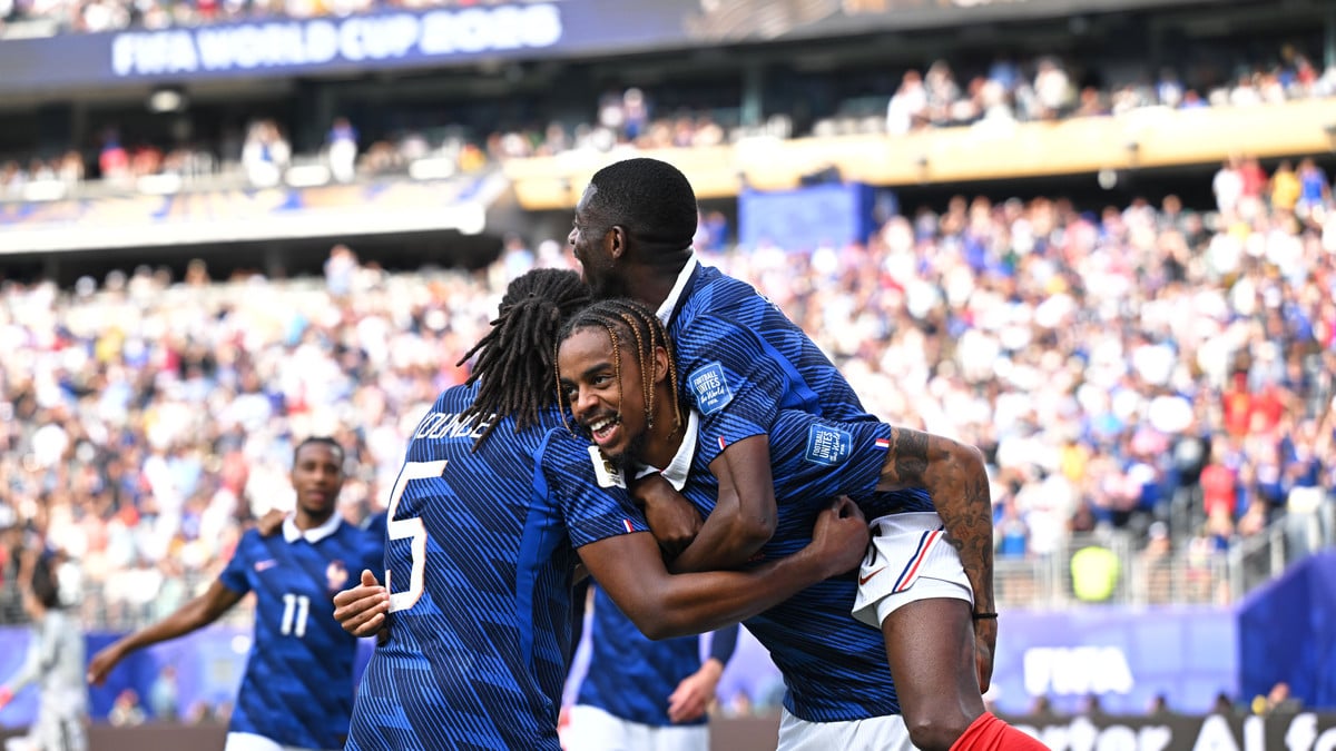Le Paris Saint-Germain fixe un prix record pour le départ de Bradley Barcola