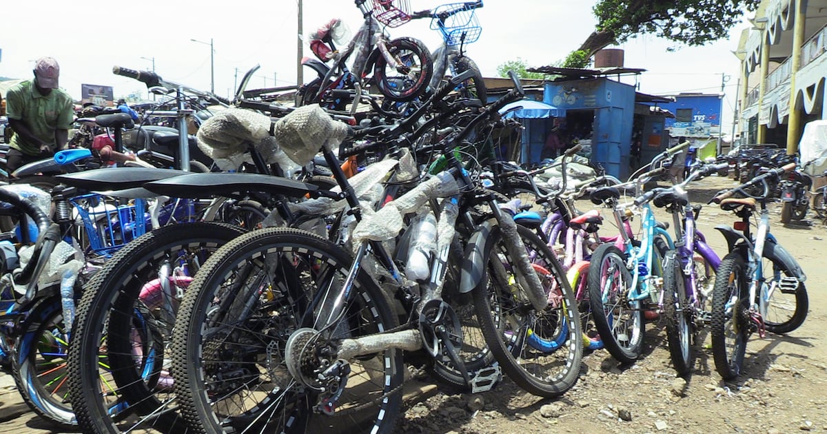 Médine, le marché où tout se fabrique et tout se vend en Bamako