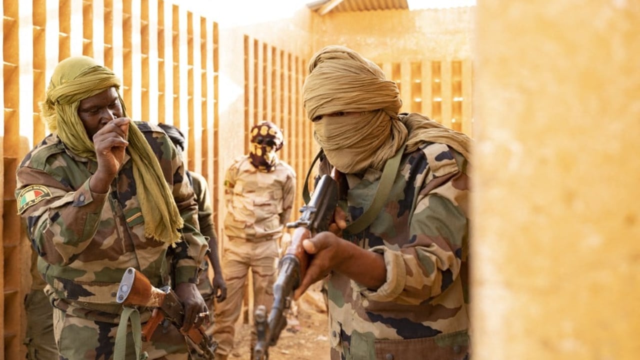 Embuscade meurtrière au Mali : plus de 50 soldats tombés sous les balles des groupes armés
