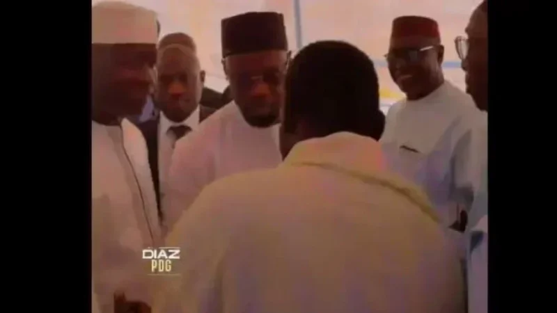 Ousmane Sonko rend hommage à Ouakam après le décès du Jaraaf Papa Youssou Ndoye