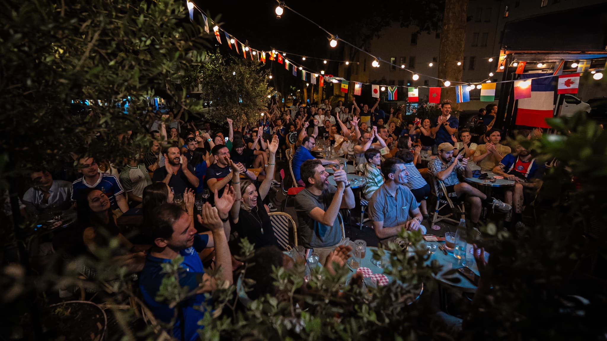 Bilan des festivités à Paris après la victoire de la France face au Maroc