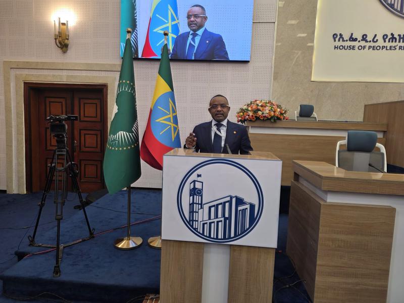 Sénateur congolais dénonçant les coups d&rsquo;état constitutionnels depuis Addis-Abeba