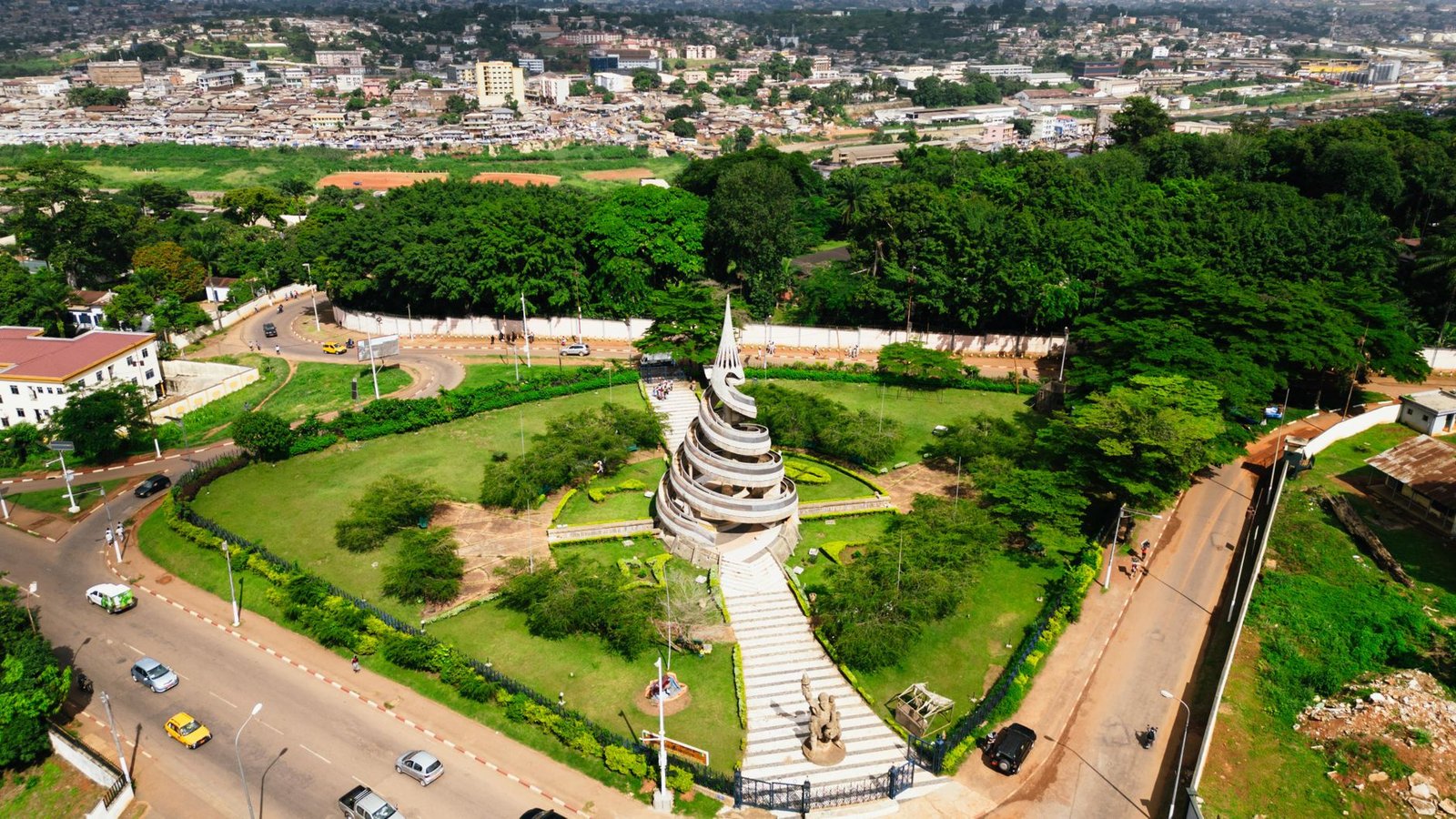 Cameroun : la dette flottante explose à près de 2 milliards de dollars en 2026