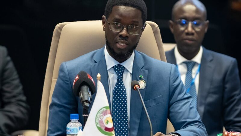 Le président sénégalais bassirou diomaye faye officialise son nouveau parti kiiraay