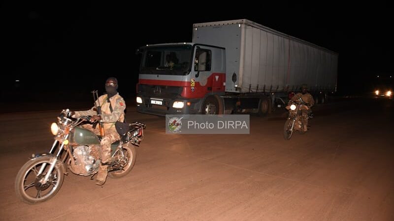 Escorte de 940 camions par l&rsquo;armée malienne sur l&rsquo;axe Kayes-Bamako