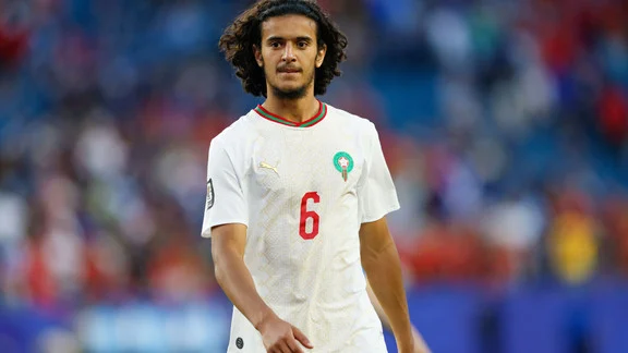Ayyoub Bouaddi, milieu de terrain du LOSC Lille, lors d'un match