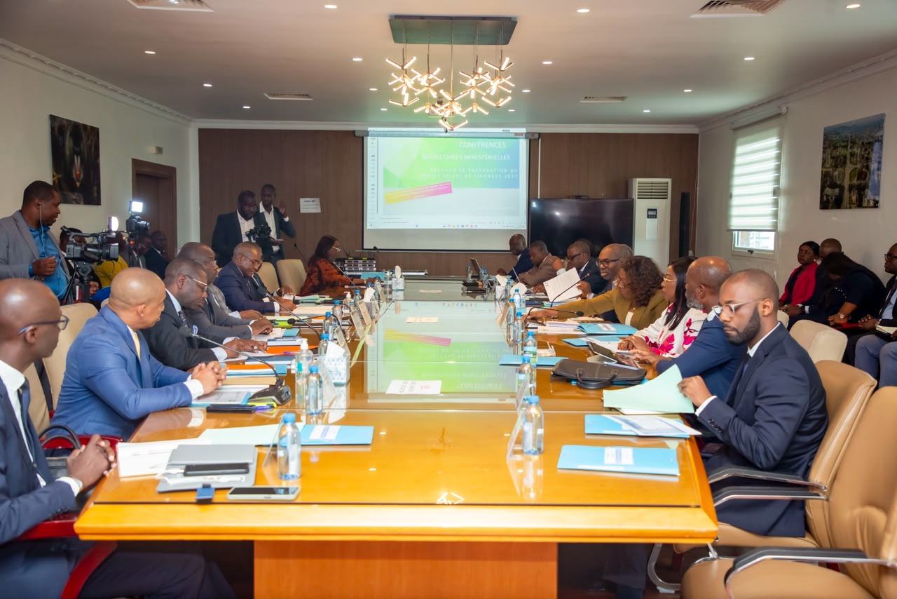 Réunion des conférences budgétaires à Libreville pour préparer le budget 2027