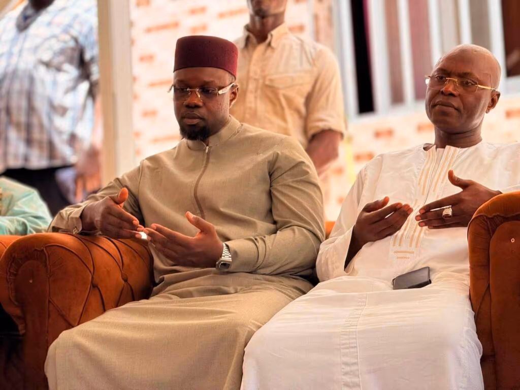 Diamil Sané et Ousmane Sonko lors de l'hommage à la défunte