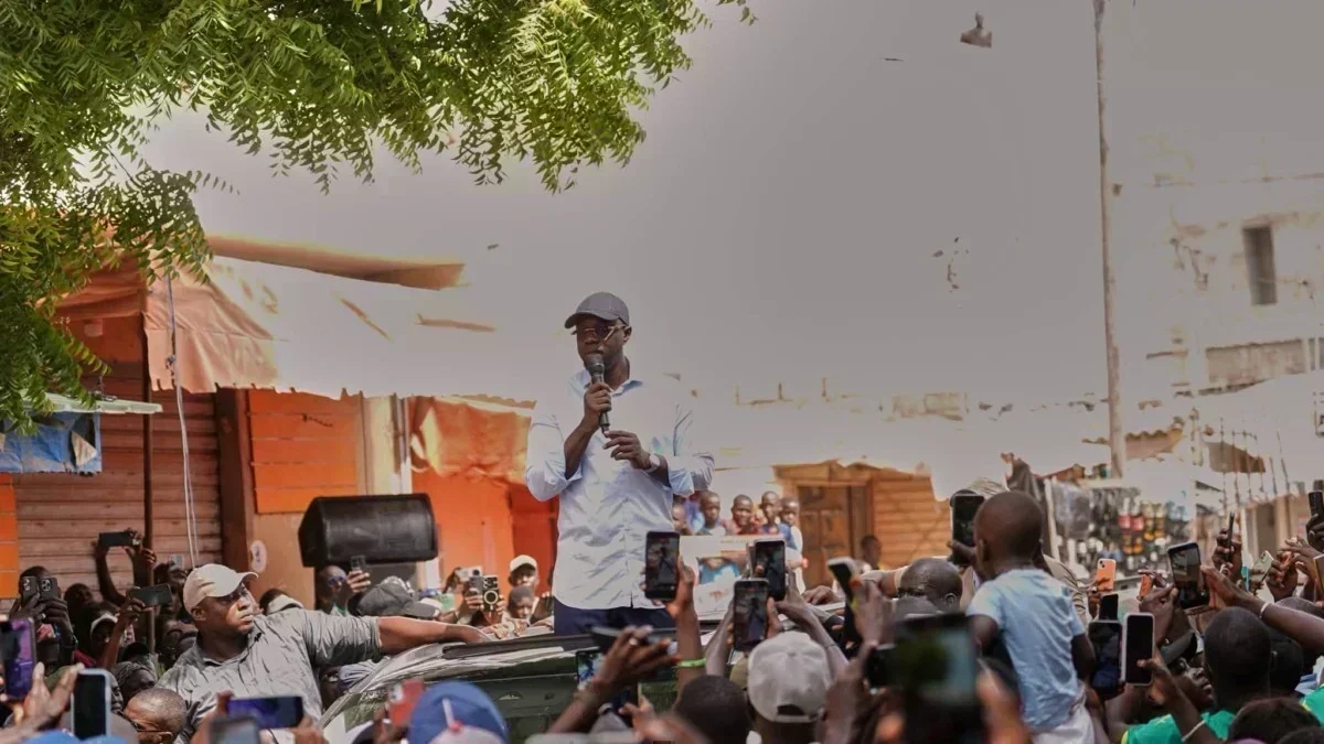 Ousmane Sonko s'adresse à la foule de militants à Bargny