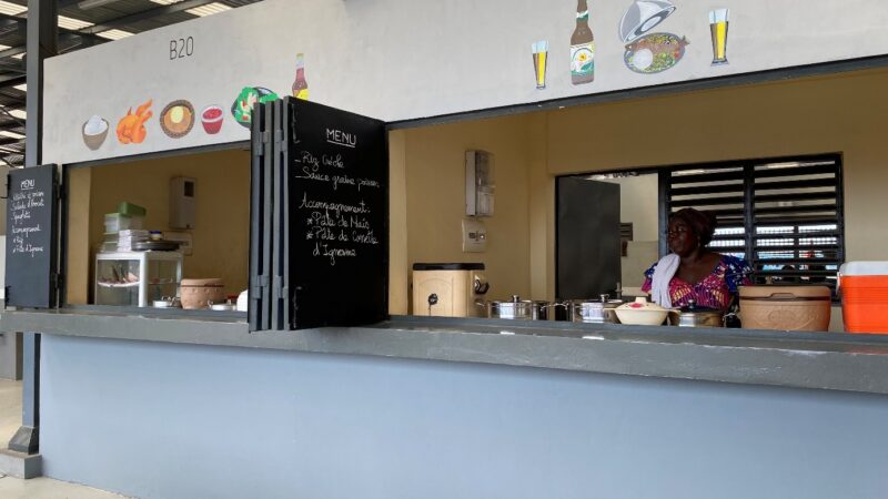 Cotonou modernise l&rsquo;alimentation des acteurs portuaires grâce à une cantine innovante