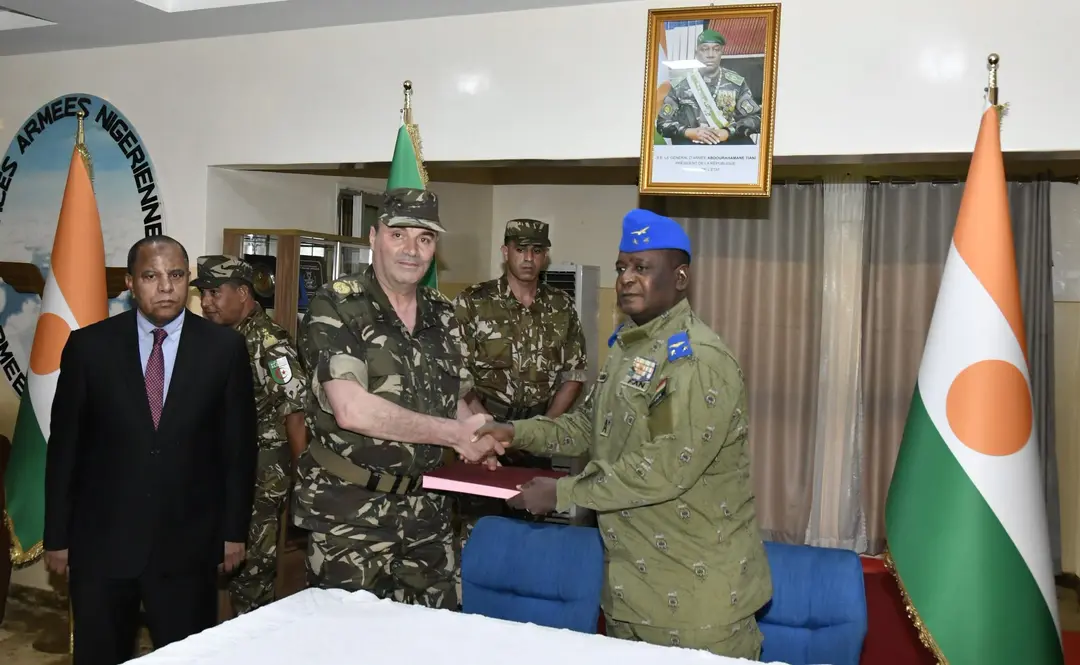 Quatre hélicoptères offerts au Niger par l&rsquo;Algérie : atterrissage à Niamey