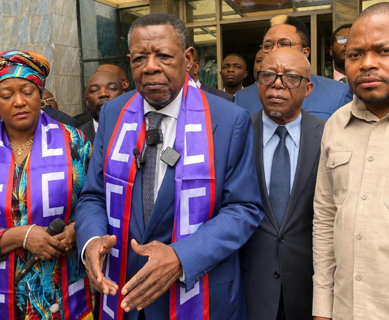 La république démocratique du Congo face à l&rsquo;agression rwandaise : Lambert Mende défend le maintien de Tshisekedi