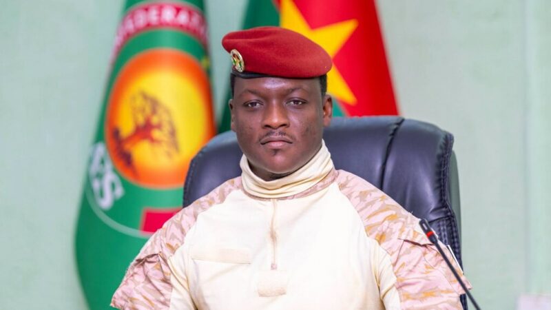 44 journalistes burkinabè formés à l&rsquo;art militaire : une mesure controversée