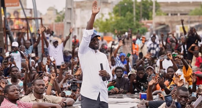 Ousmane Sonko relance la vente de cartes après la pause du Magal