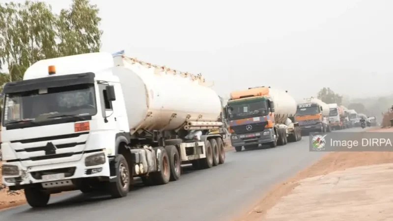 Mali : un convoi de 840 camions-citernes de carburant atteint Bamako