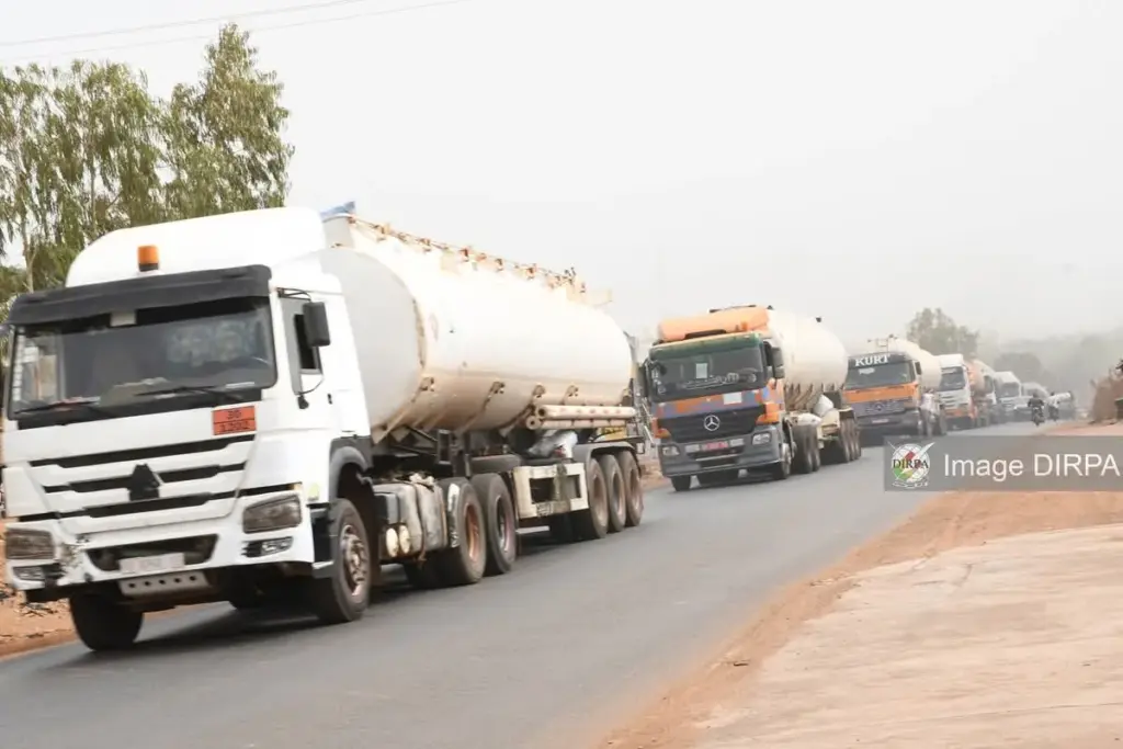 Mali : un convoi de 840 camions-citernes de carburant atteint Bamako