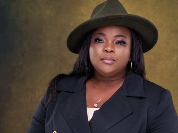 Togo : quand l’artiste gospel Noélie Elykem défie le pouvoir via TikTok