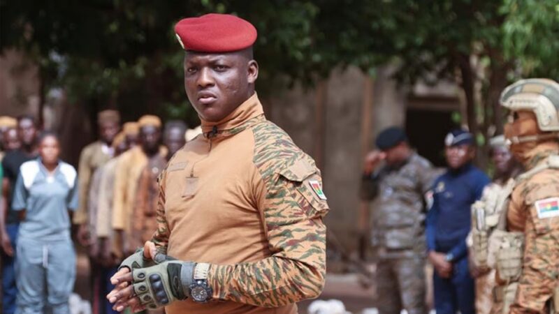 Formation militaire des journalistes au Burkina Faso : une mesure controversée