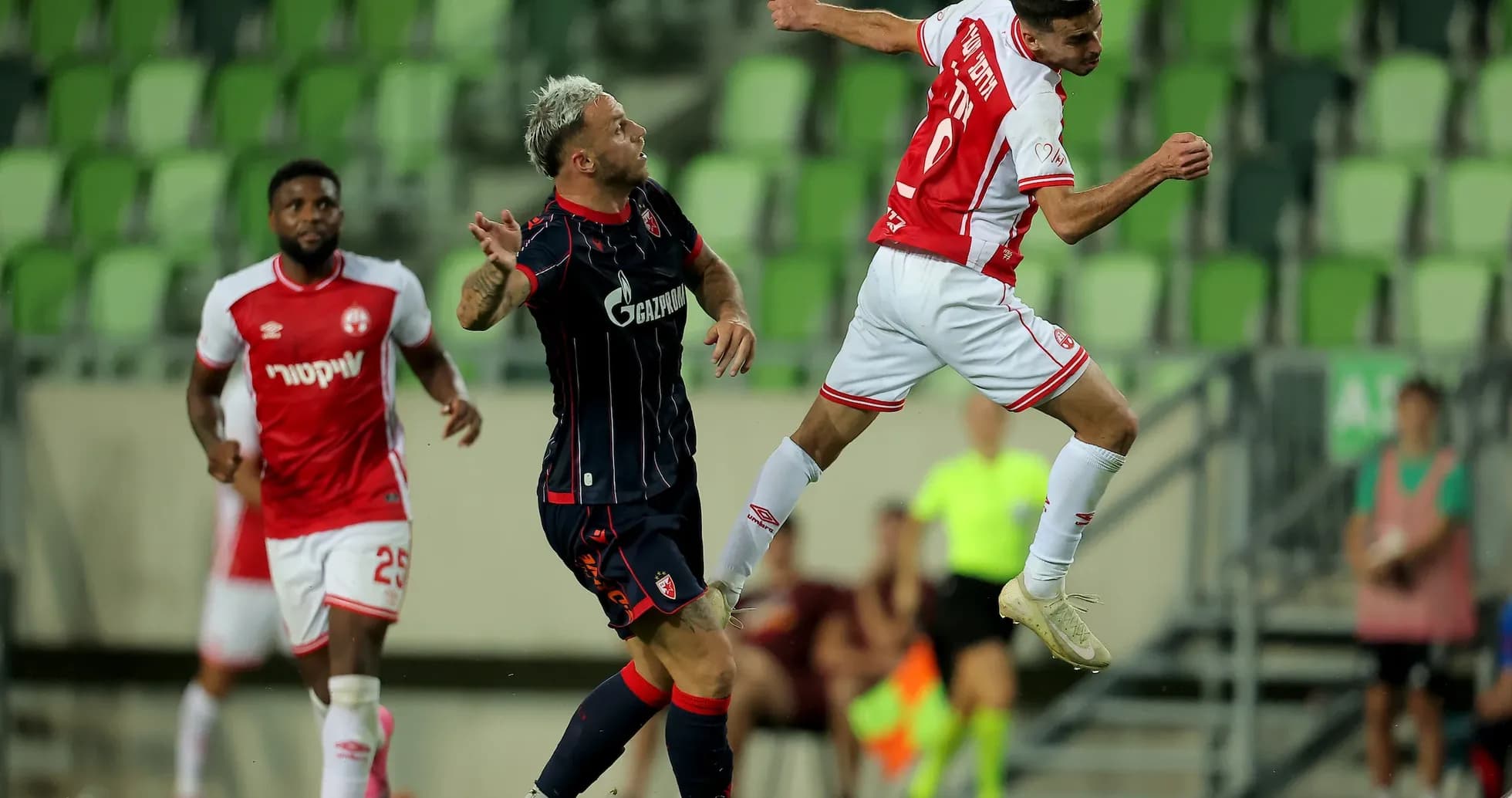 Fk crvena zvezda et hapoel beer sheva s&rsquo;affrontent en match retour de l&rsquo;uefa champions league