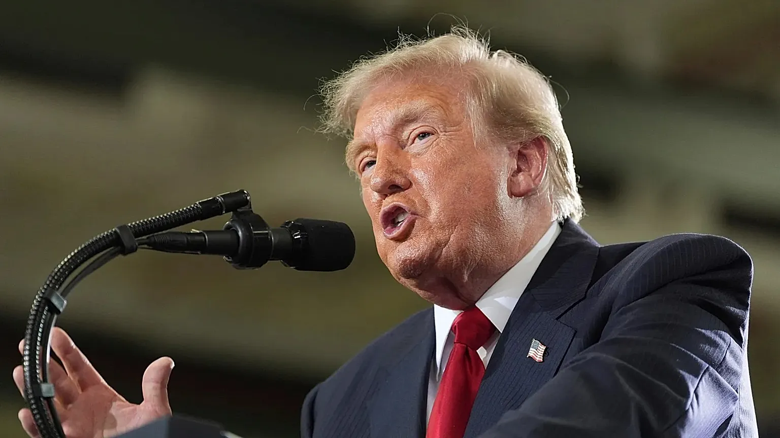Le président Donald Trump s'exprime lors d'un événement à Milford, dans le Michigan, en juillet 2026.