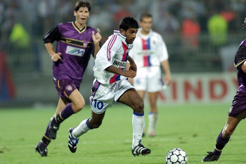Vikash Dhorasoo avec l'OL contre Maribor en 1999
