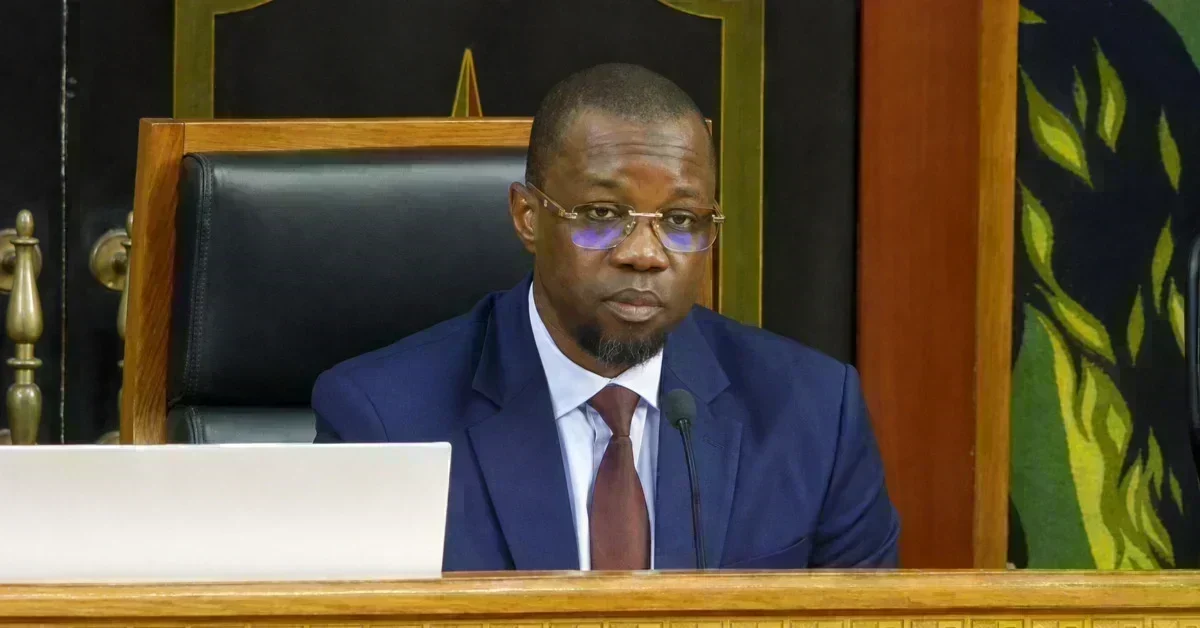 Ousmane Sonko en réunion à l'Assemblée nationale Ousmane Sonko en réunion à l'Assemblée nationale sénégalaise