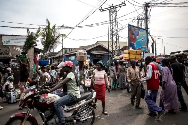 Rues animées de Goma, symbole des défis urbains en RDC