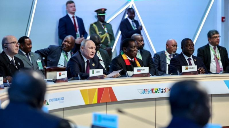 Assimi Goïta à Moscou : le Mali seule force sahélienne face aux silences du Burkina et du Niger