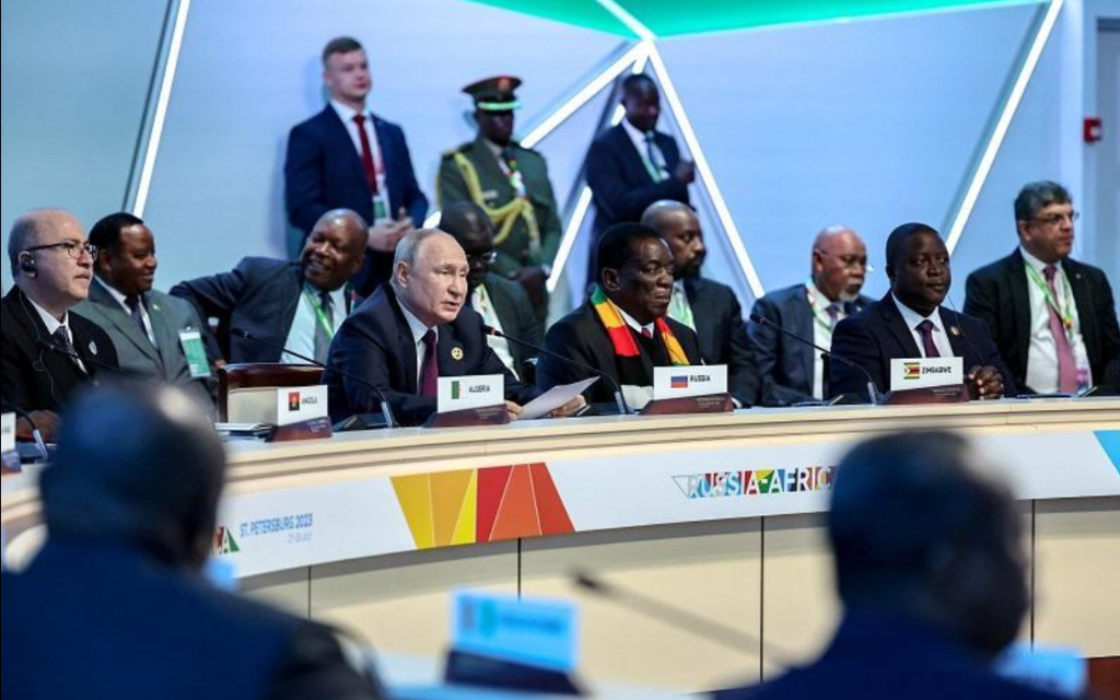 Assimi Goïta à Moscou : le Mali seule force sahélienne face aux silences du Burkina et du Niger